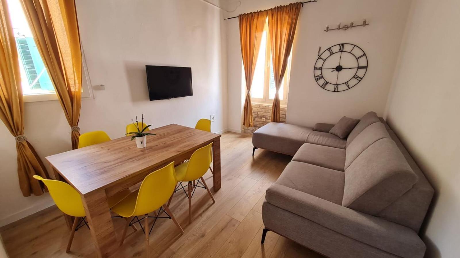 R&E Apartment Split Rum bild