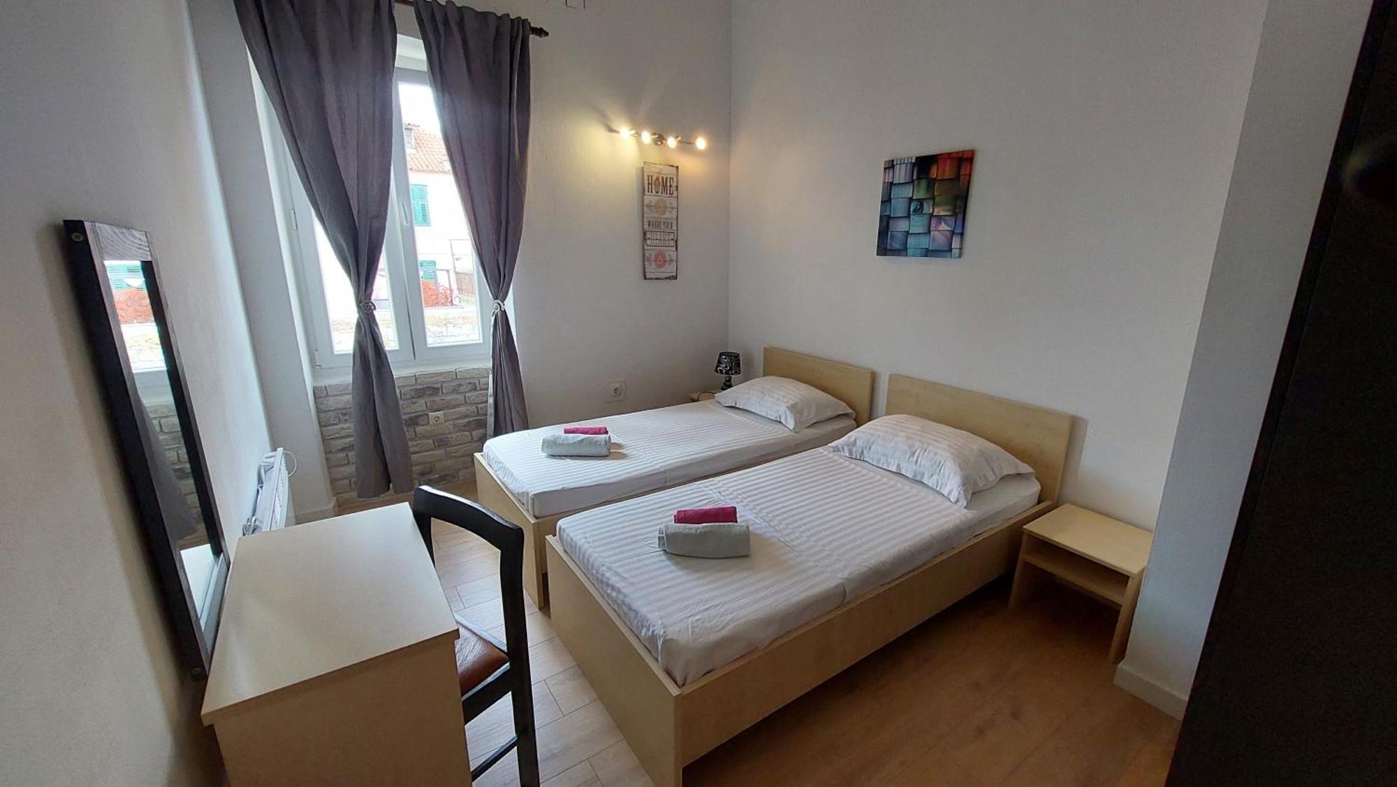 R&E Apartment Split Rum bild